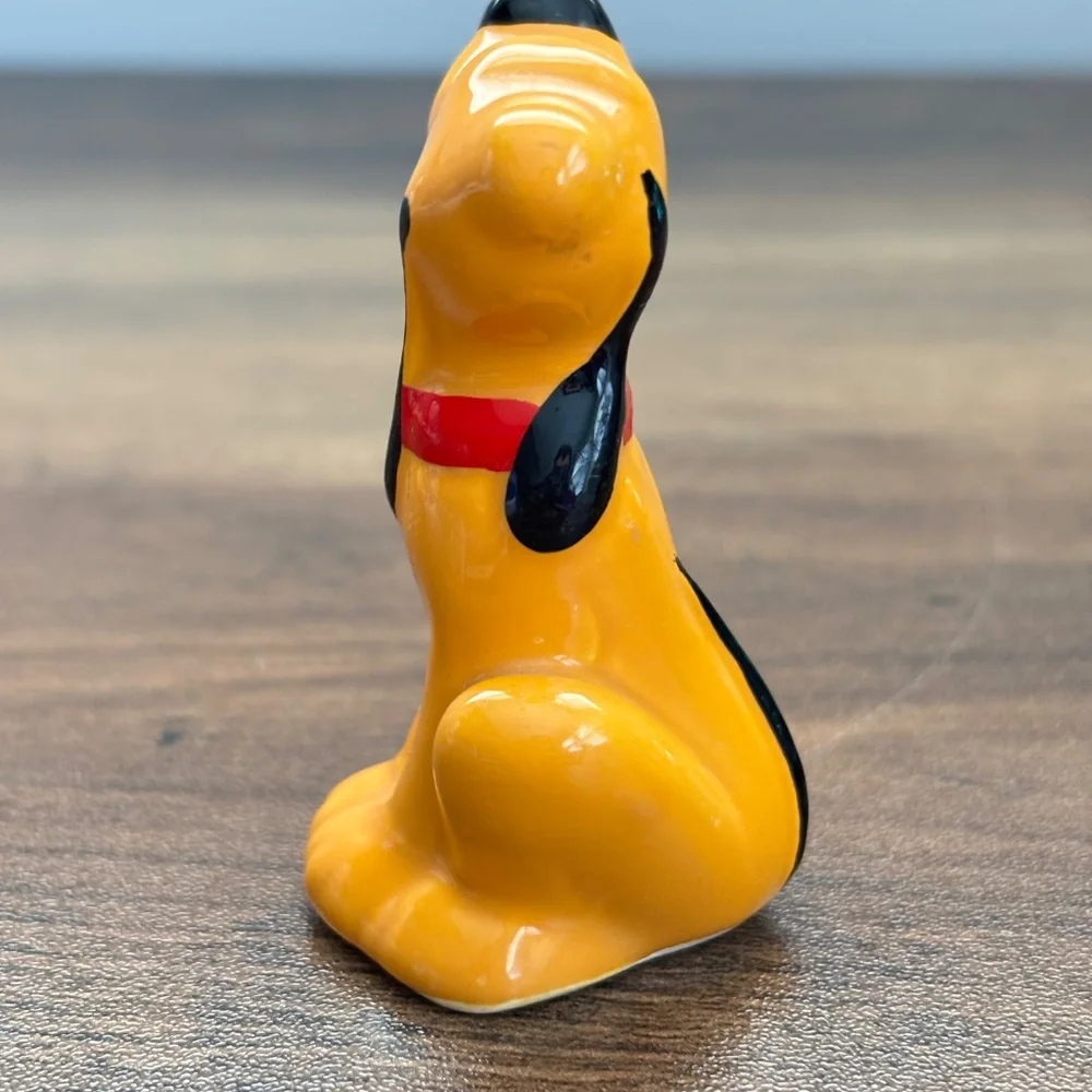 VINTAGE Walt Disney Productions Sitting PLUTO Ceramic Porcelain Figurine 2.25